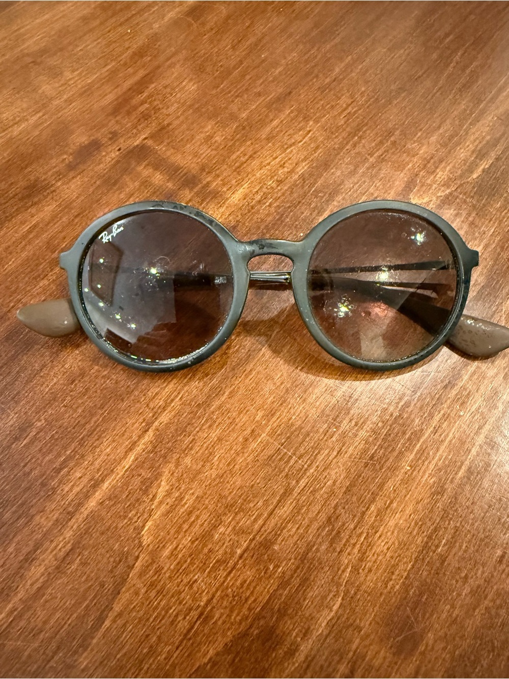 Ray-Ban Round Sunglasses with Brown Lenses and Thin Frame
